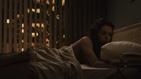 Anne Hathaway - Lover Scenes in Passengers (2008)