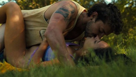 Sasha Lane - Lover Scenes in American Honey (2016)