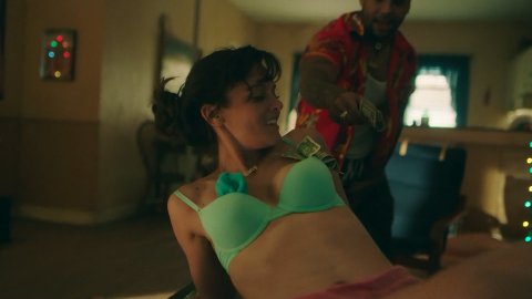 Frankie Shaw, Samara Weaving - Lover Scenes in SMILF s02e08 (2019)