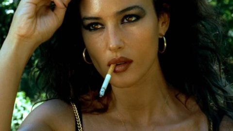 Monica Bellucci - Lover Scenes in Dobermann (1997)