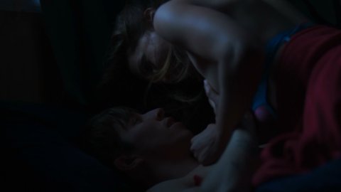 Jessica Rothe, Kathleen Rose Perkins - Lover Scenes in Juveniles (2018)