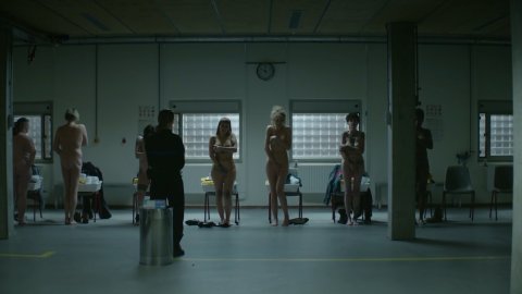 Elodie Fontan - Lover Scenes in Prise au piège s01e01-06 (2019)