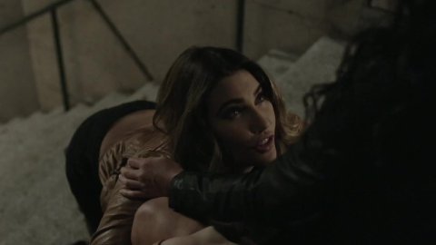 Jacqueline MacInnes Wood, Mylène Dinh-Robic - Lover Scenes in 19.фев s02e06 (2015)