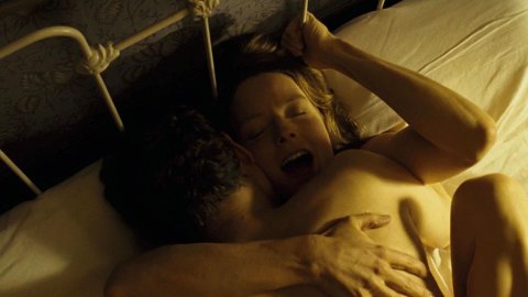 Jodie Foster - Lover Scenes in A Very Long Engagement (2004)