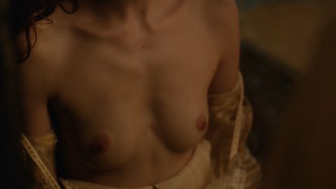 Charlotte Hope - Lover Scenes in The Spanish Princess s01e02 (2019)