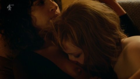 Desiree Akhavan, Niamh Algar - Lover Scenes in The Bisexual s01e04 (2018)