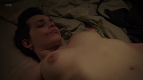 Sara Serraiocco, Nazanin Boniadi - Lover Scenes in Counterpart s01e04 (2018)