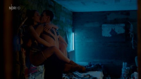 Simone Geissler, Valerie Stoll - Lover Scenes in Hanna's Homecoming (2018)