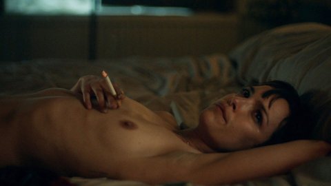 Jodi Balfour - Lover Scenes in Rellik s01e05 (2017)