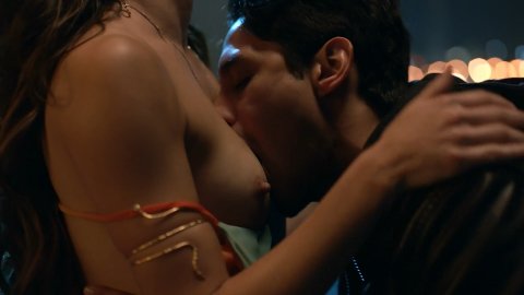 Melissa Barrera - Lover Scenes in Vida s02e08 (2019)