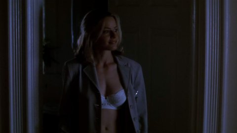 Elisabeth Shue - Lover Scenes in The Saint (1997)